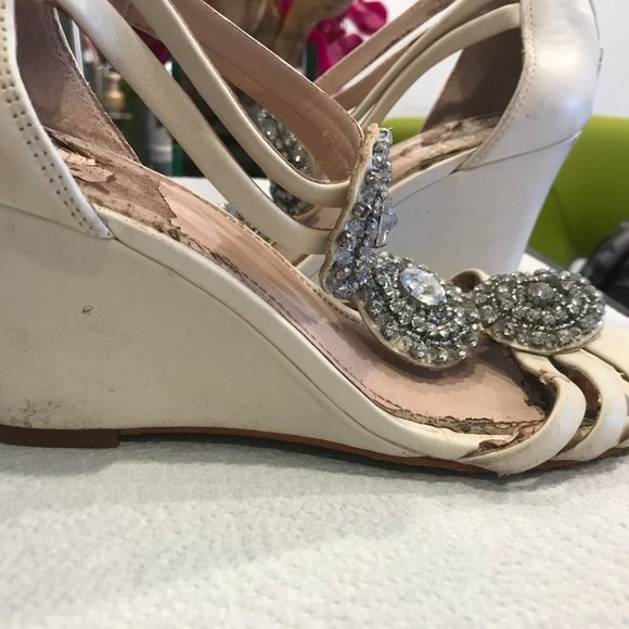 Vince Camuto White Wedges (Extremely worn) - Picture 8 of 9